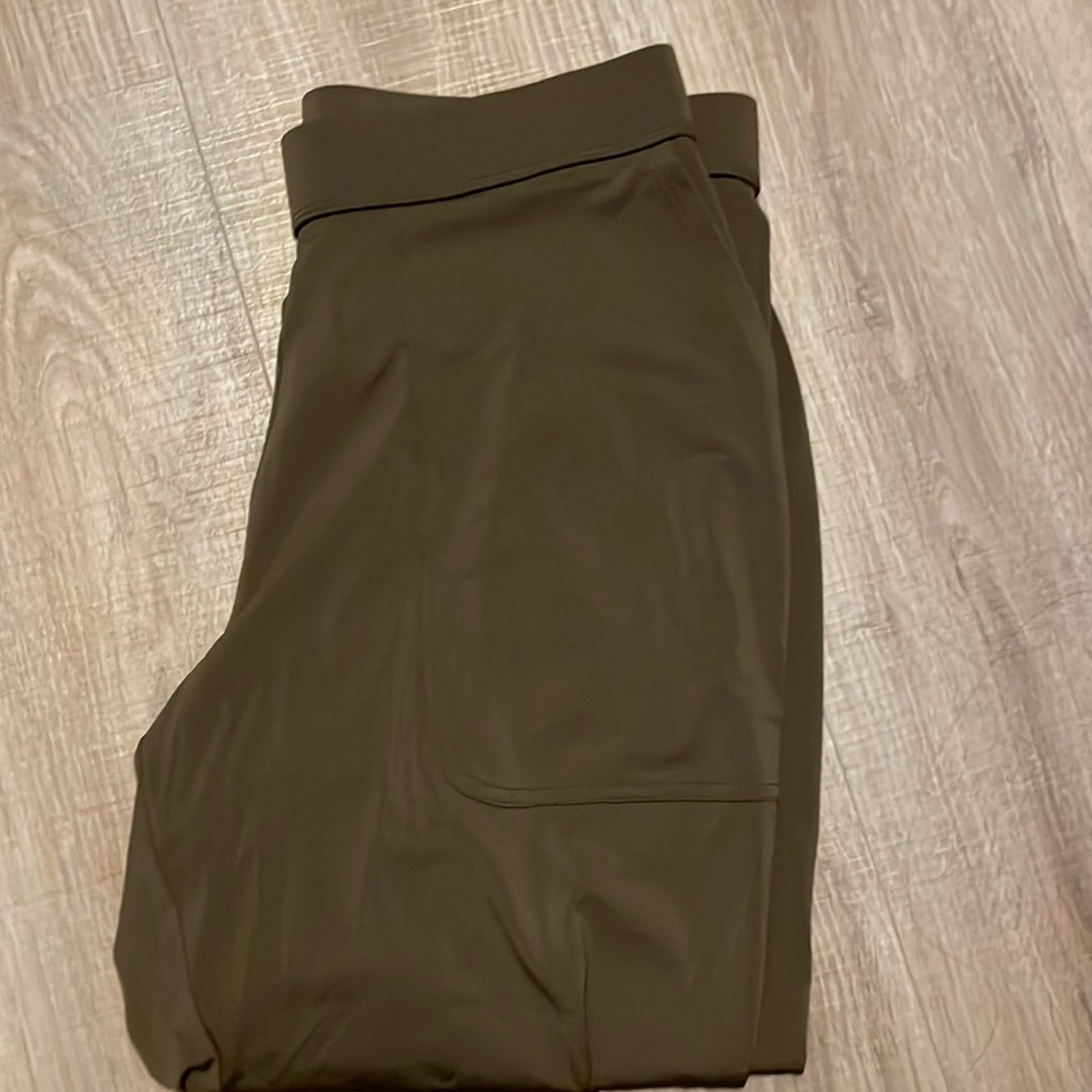 NWOT LISA RINNA PUSHERS PANTS
